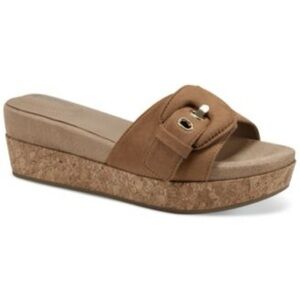 Women’s Giani Bernini Ashllyn Tan Wedge Sandals Size 10 US!